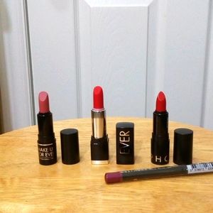 π2/$30π Lipsticks + lip liner bundle